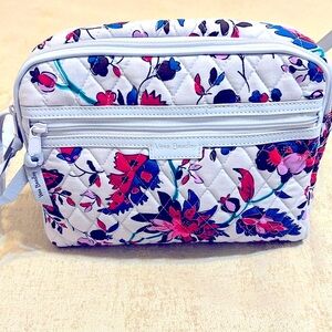 Vera Bradley Trimmed Crossbody      New With Tags